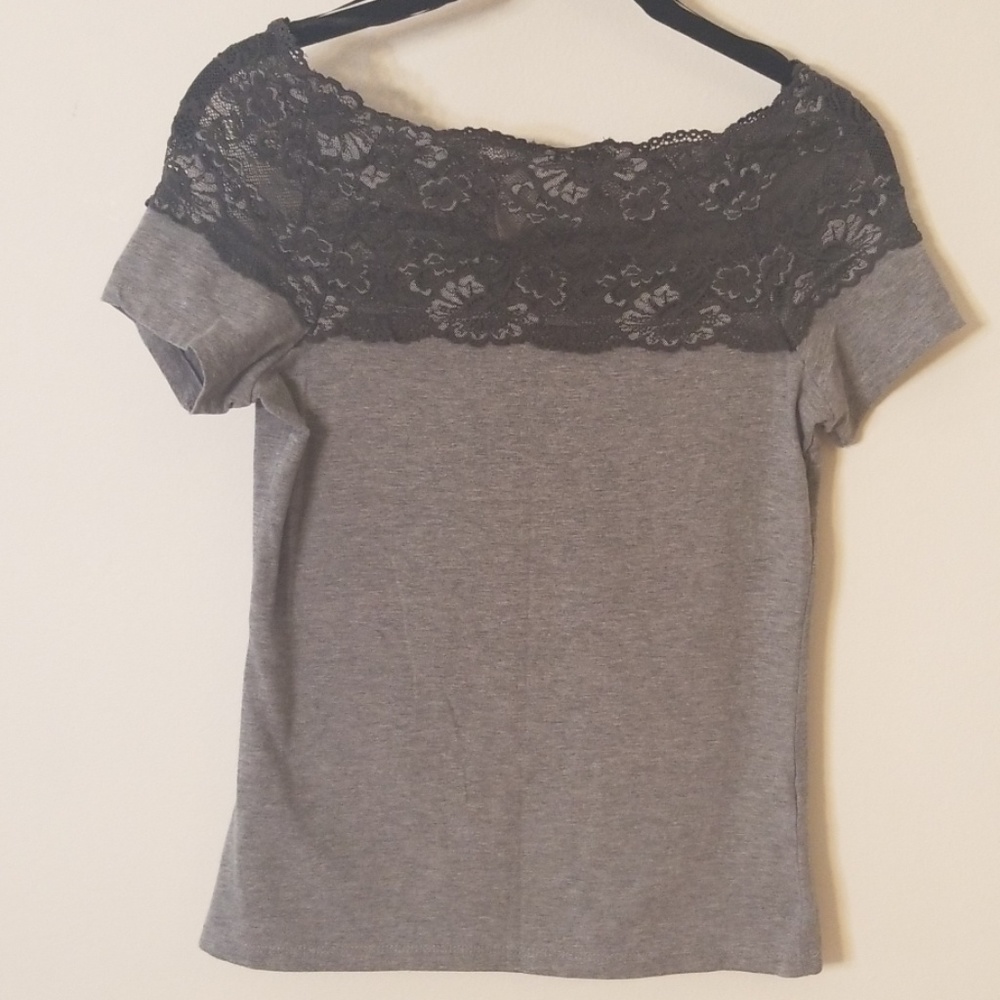 2/$16💎NWOT H&M Lace-top Tee